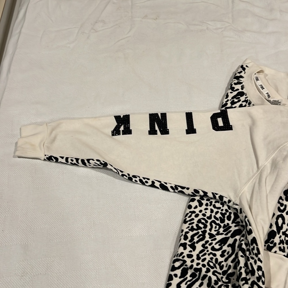 Victoria’s Secret round neck sweatshirt - Picture 5 of 7
